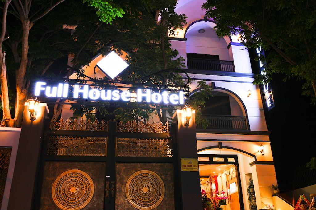 Full House Hotel *