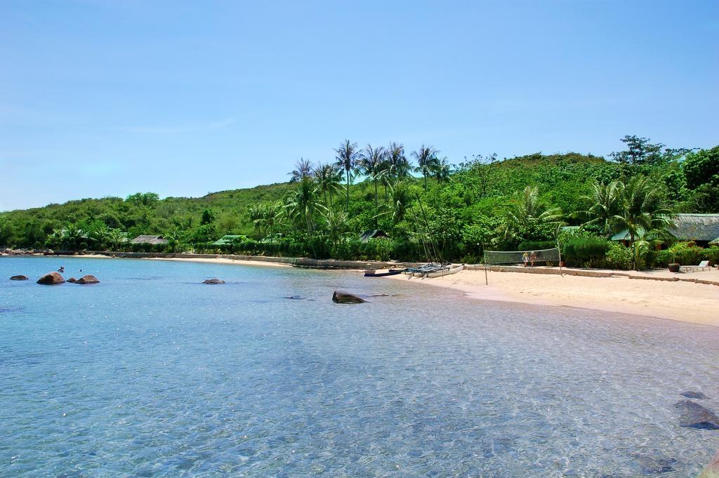 Resort Whale Island Dam Mon