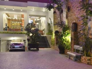 Hanh Hotel 2*