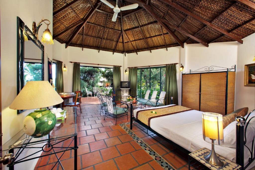 Fleur De Lys & Long Resort