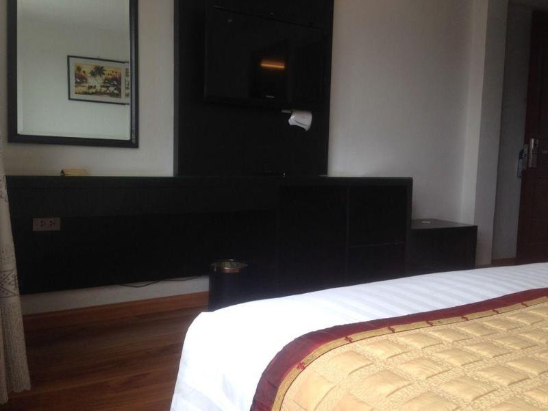 C Hotel- De Tham Bui Vien Walking Street Hotel