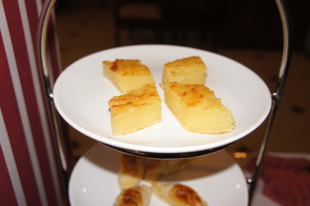 L'odéon Phu My Hung Khách sạn 3*