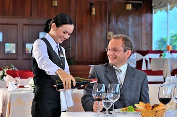 Hagl Plaza Hotel