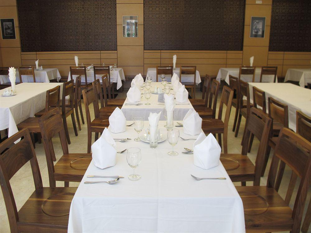 Nhi Phi Hotel 3*