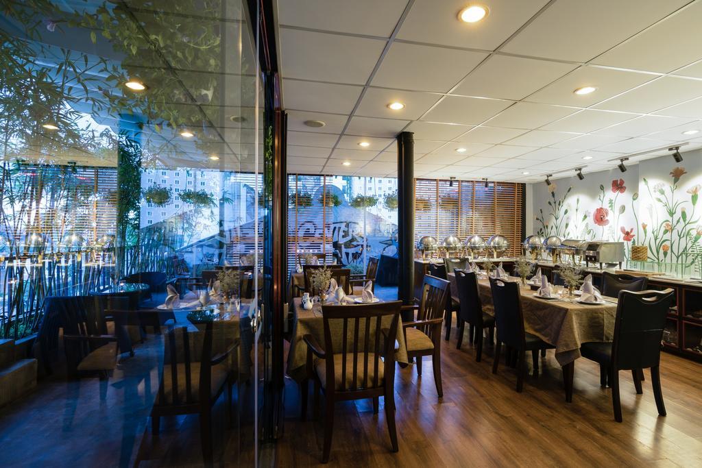 Khách sạn Asian Ruby Center Point & 3*