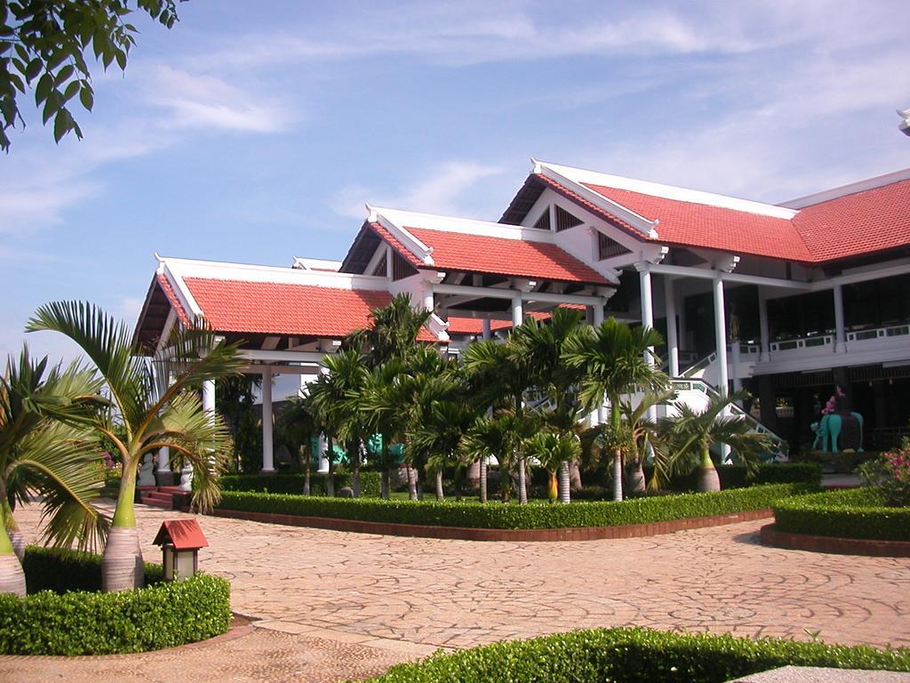 Long Hai Beach Resort 4*