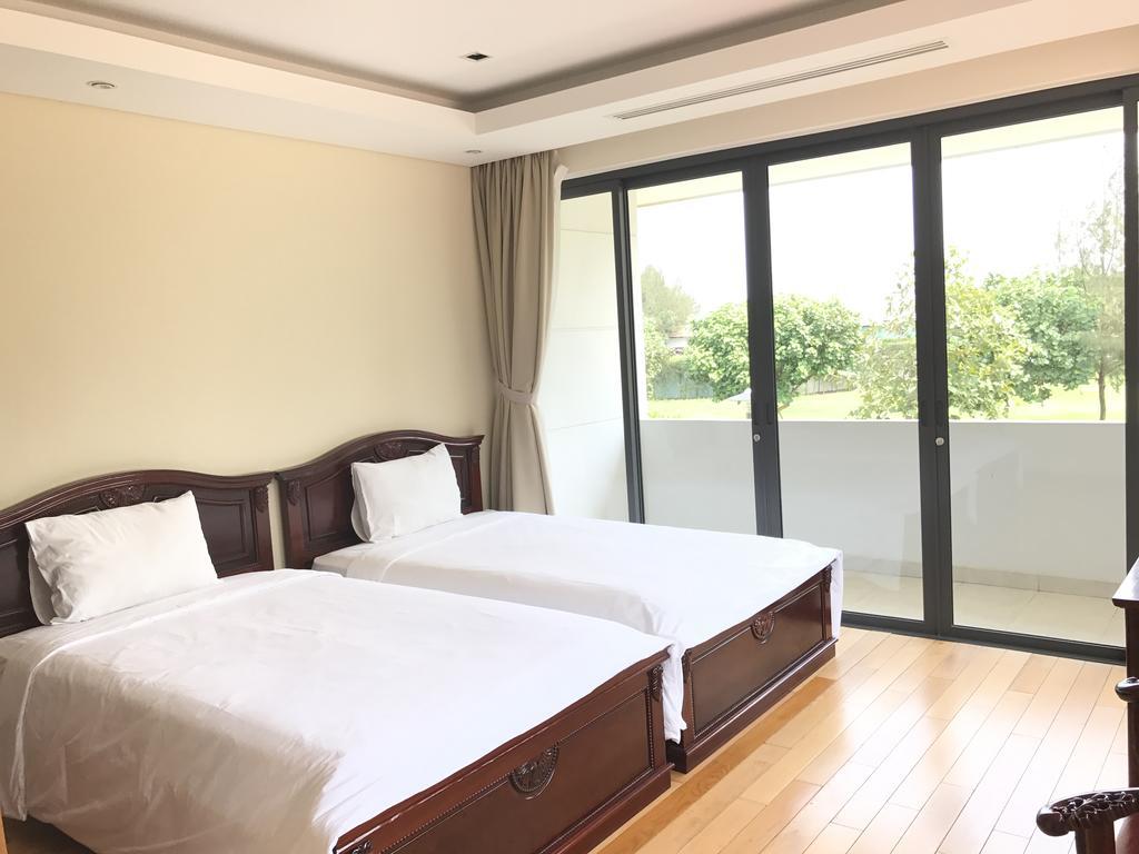 Biệt thự 3 Bedrooms With Private Pool *