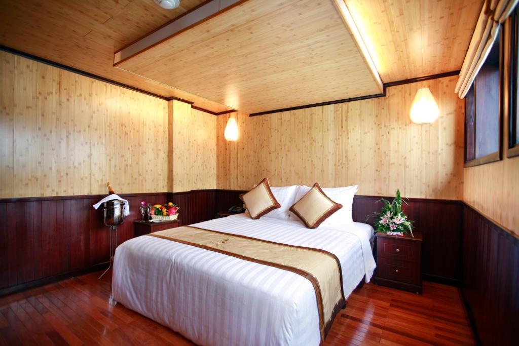 Syrena Cruises  4*