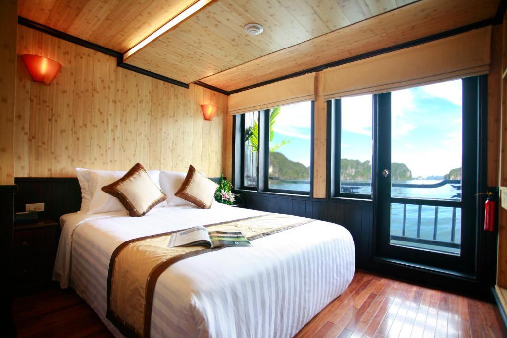 Syrena Cruises 4*
