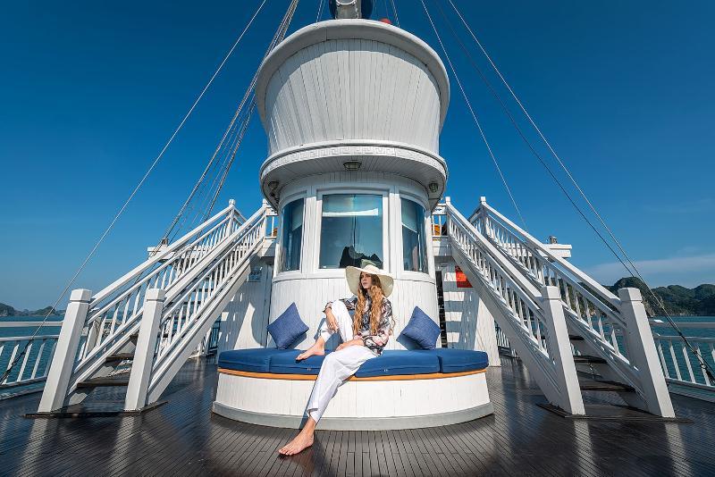 Paradise Sails Cruise  Ha Long