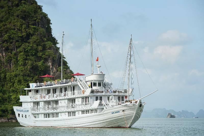 Paradise Sails Cruise 