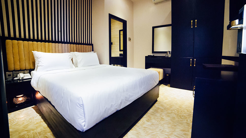 Bezel Hotel 2*