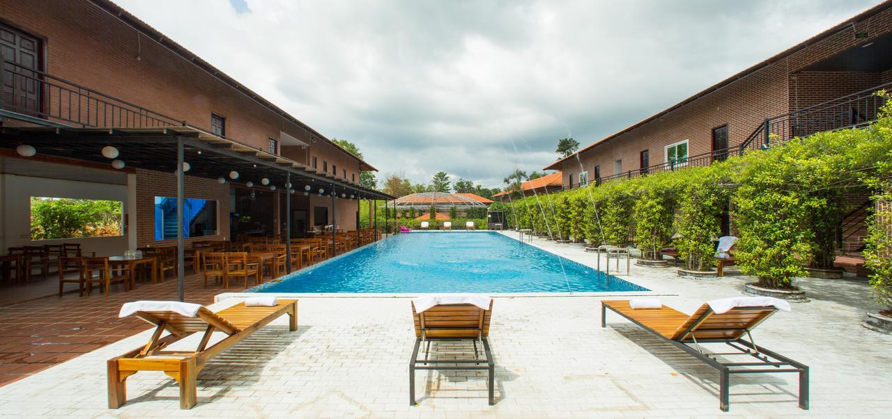 Resort Countryside Garden & Bar