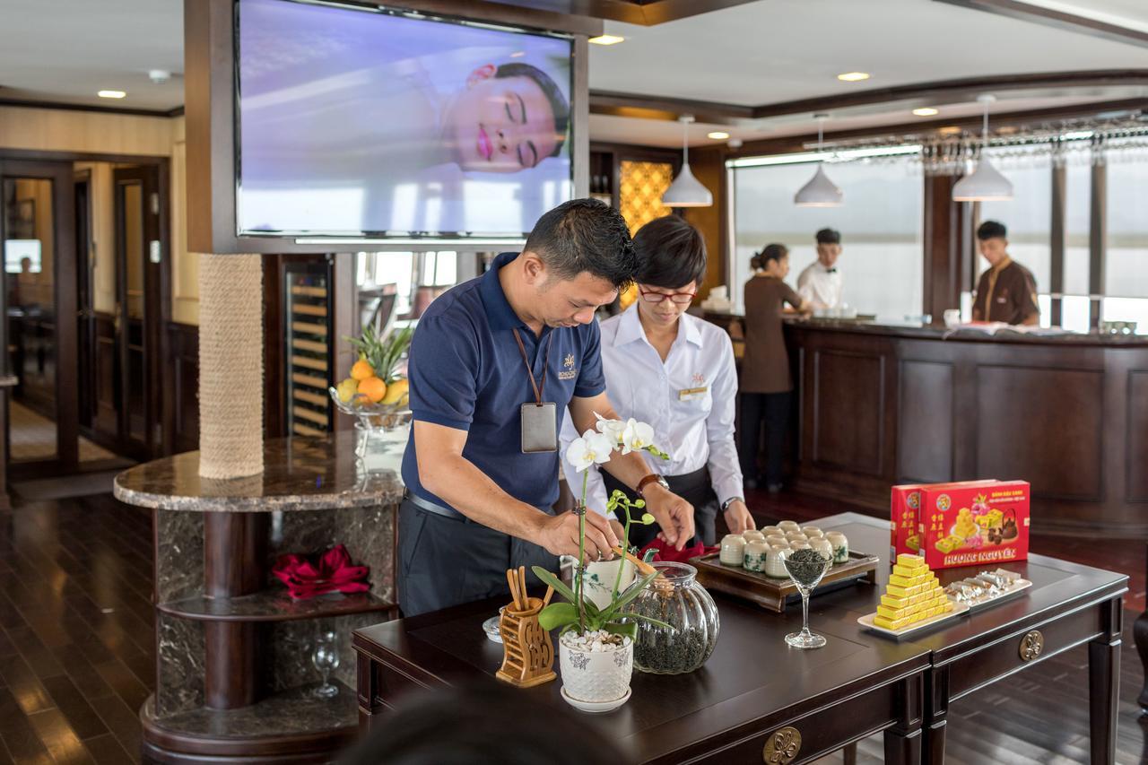  Orchid Trendy Cruise Ha Long
