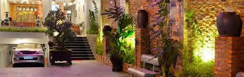 Hanh Hotel 2*