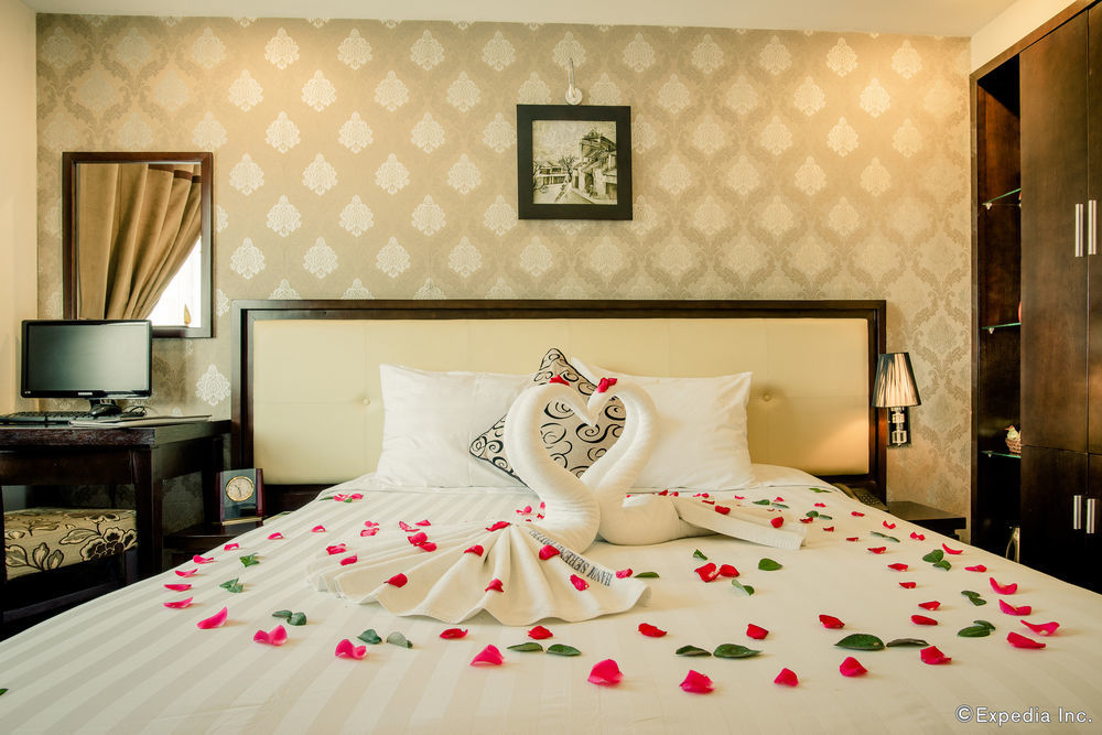 Serene Premier Khách sạn 3*