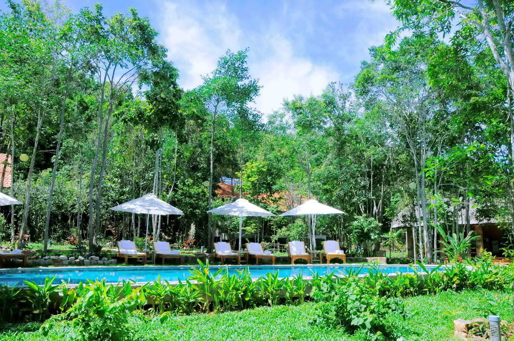 Valley Village Phu Quoc Resort 3*