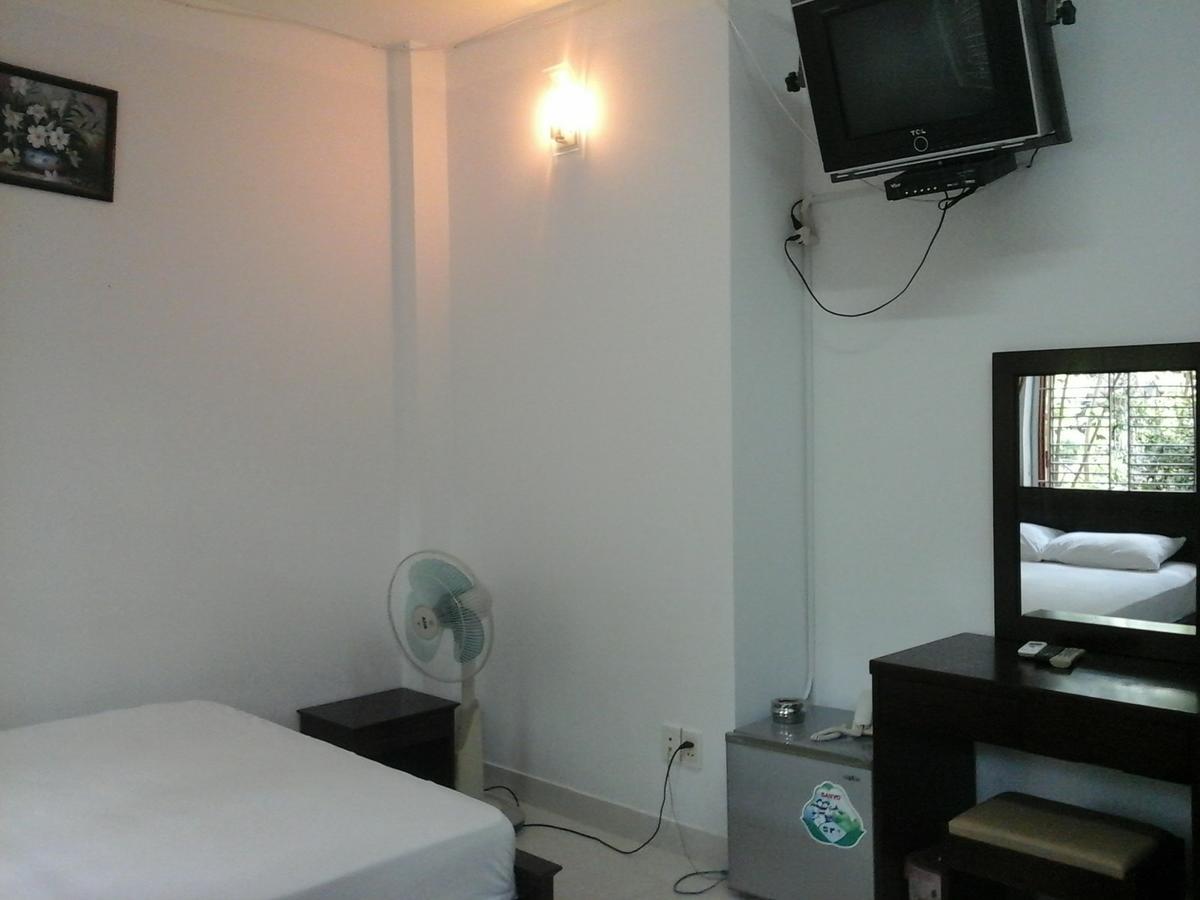 Long Chau Resort *
