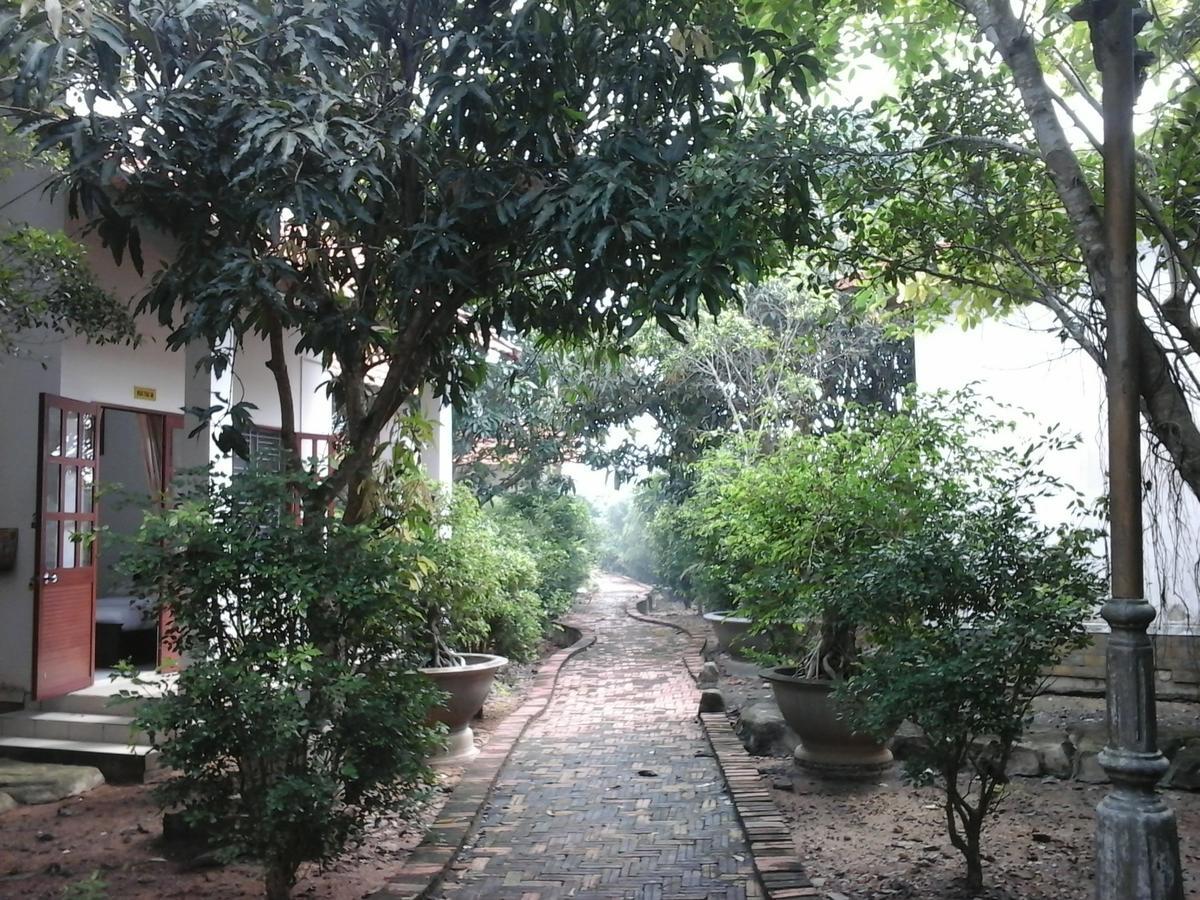 Long Chau Resort *