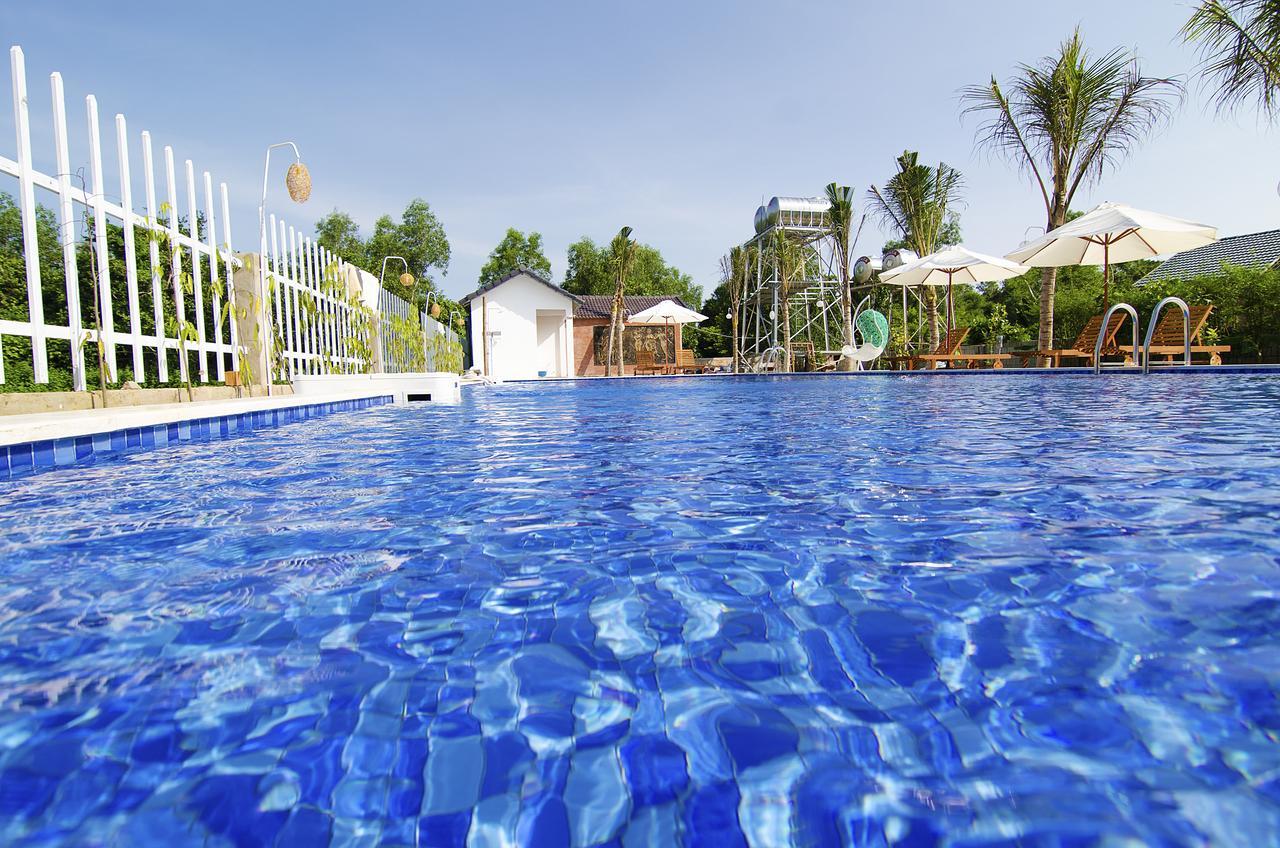 White Lotus Resort