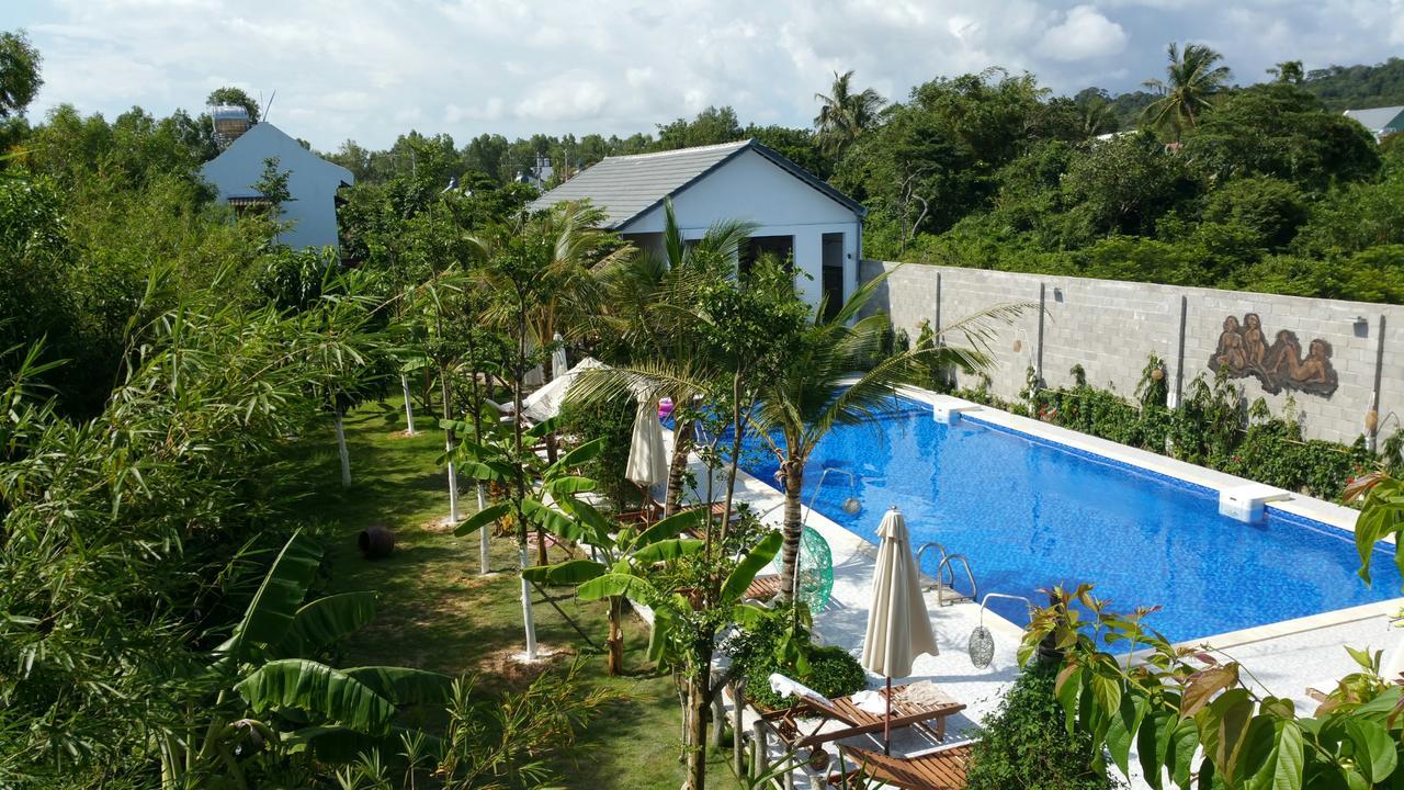 White Lotus Resort