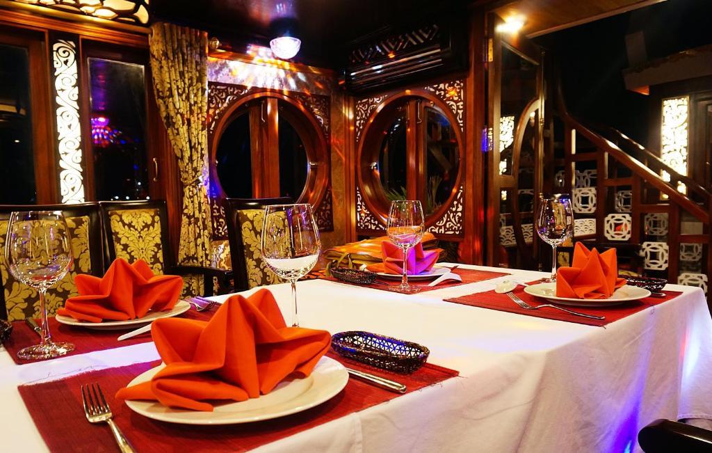 Oriental Sails Cruise