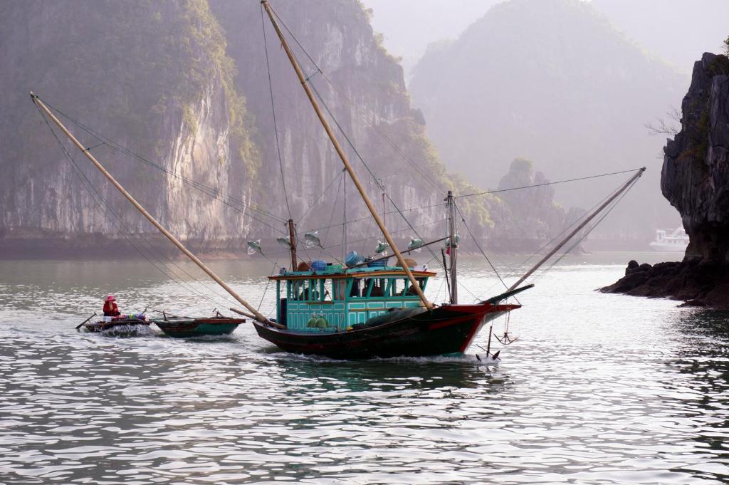 Oriental Sails Cruise