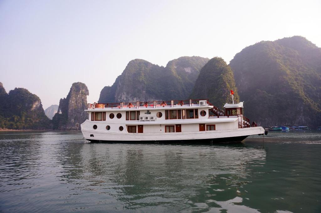 Oriental Sails Cruise  Ha Long