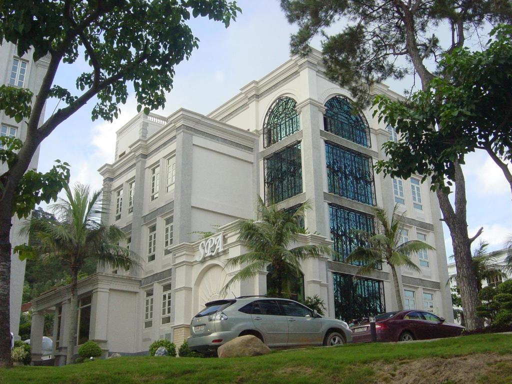 Royal Halong Hotel