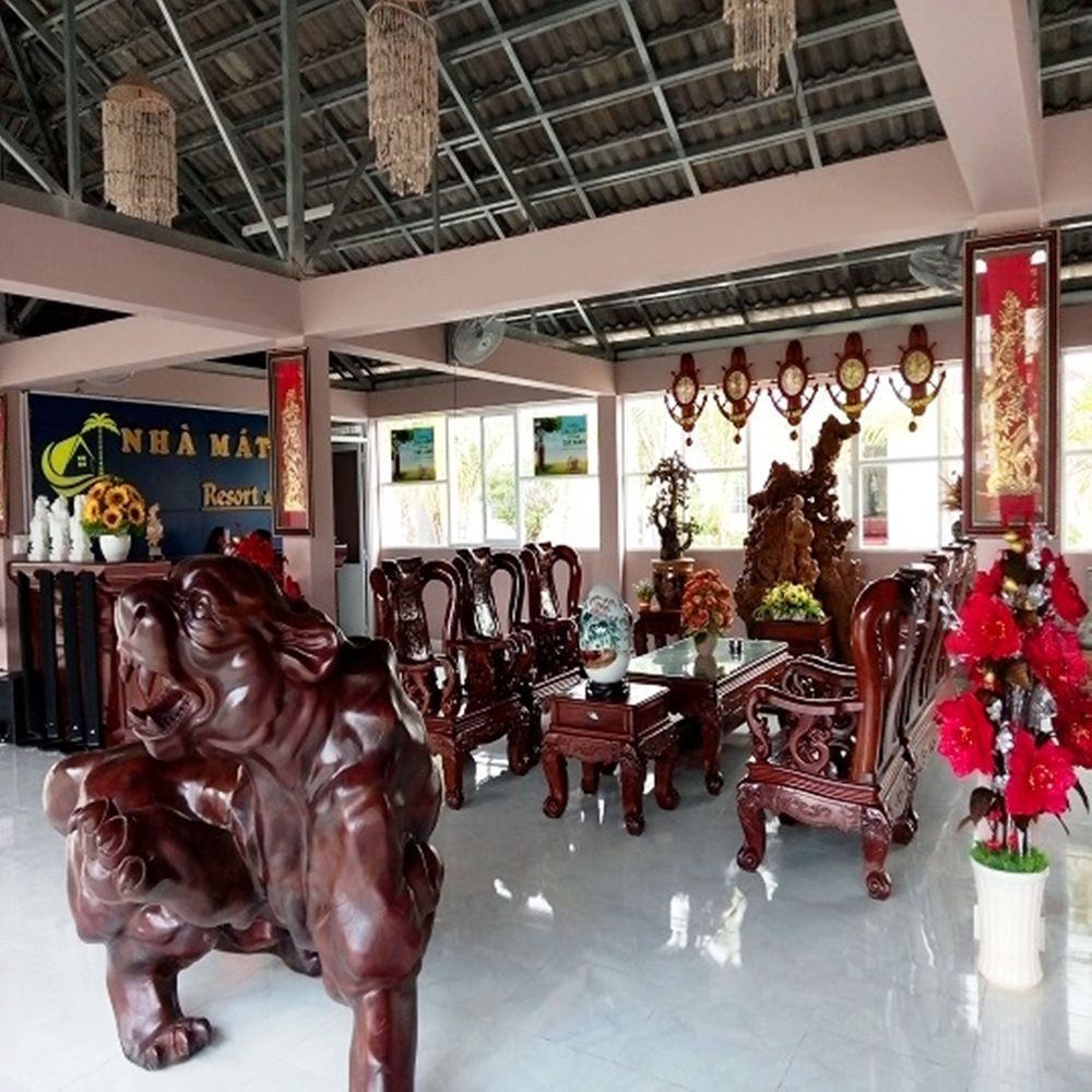 Hotel Nha Mat 3*