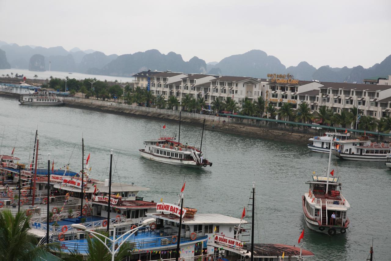 Golden Gem Tuan Chau Hotel 2*