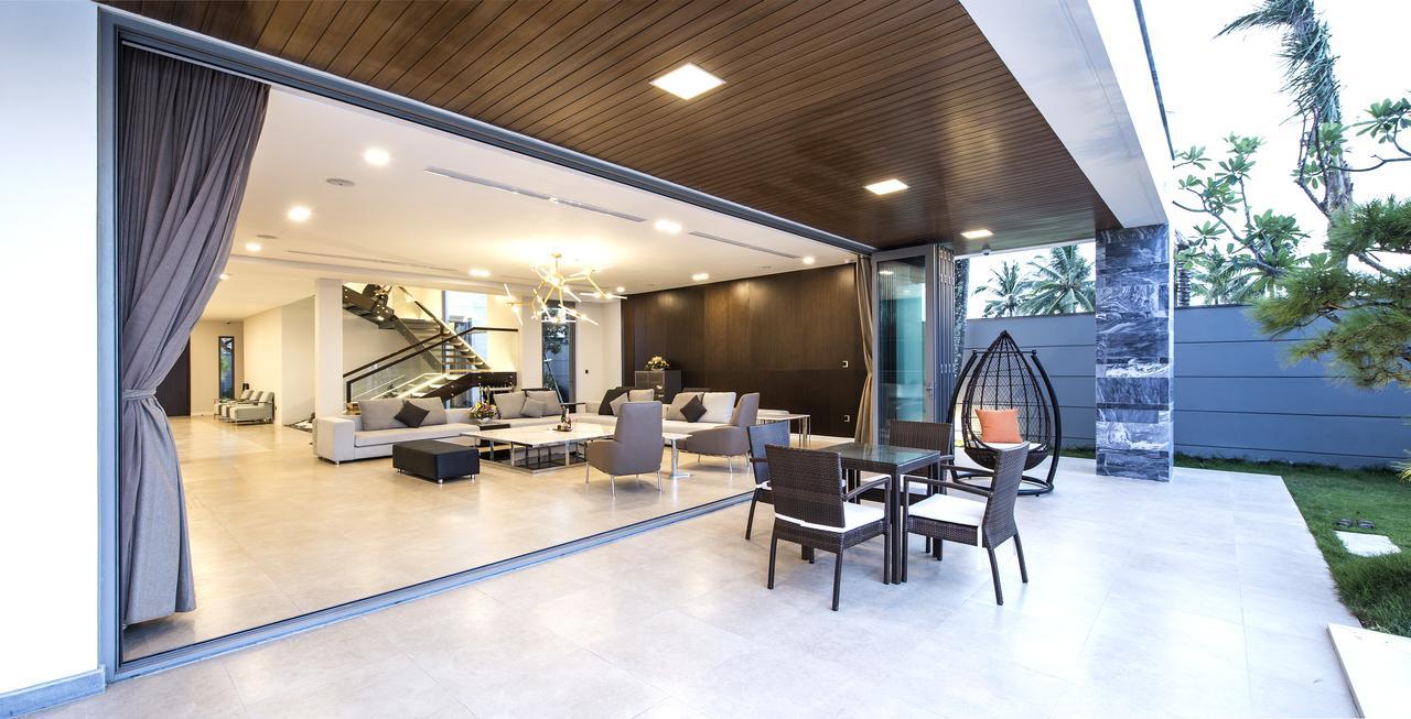 6 Bedrooms Luxury & Beachfront Da Nang
