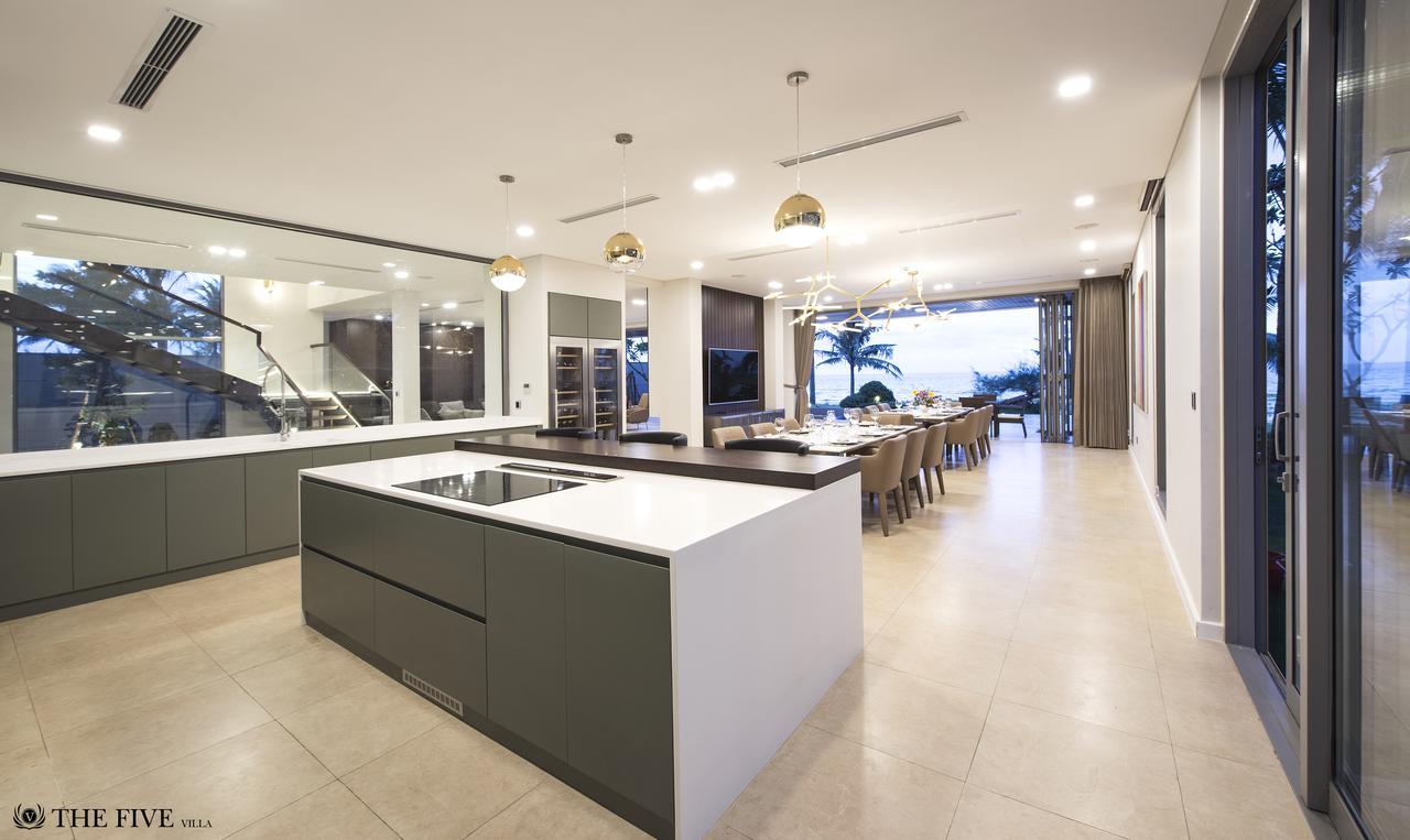 Villa 6 Bedrooms Luxury & Beachfront *