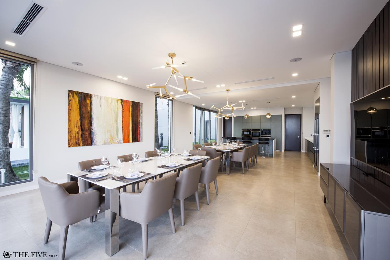 6 Bedrooms Luxury & Beachfront *
