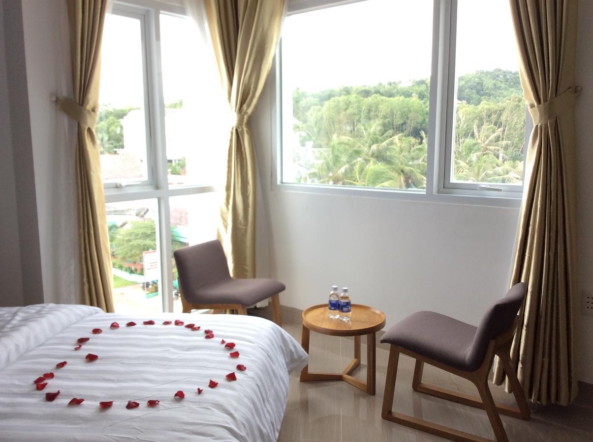 Hotel Sailing