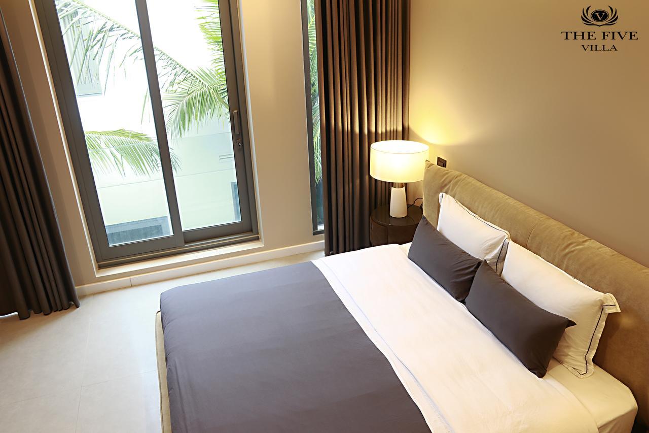7 Bedrooms Beachfront Luxury Villa *