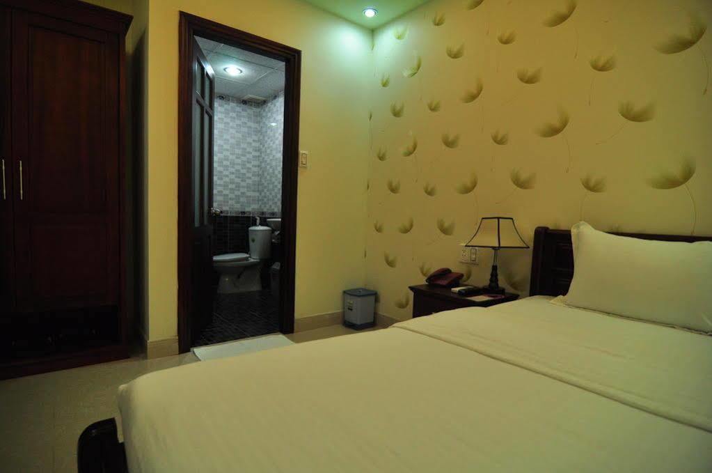 Hotel Red Rosemallow