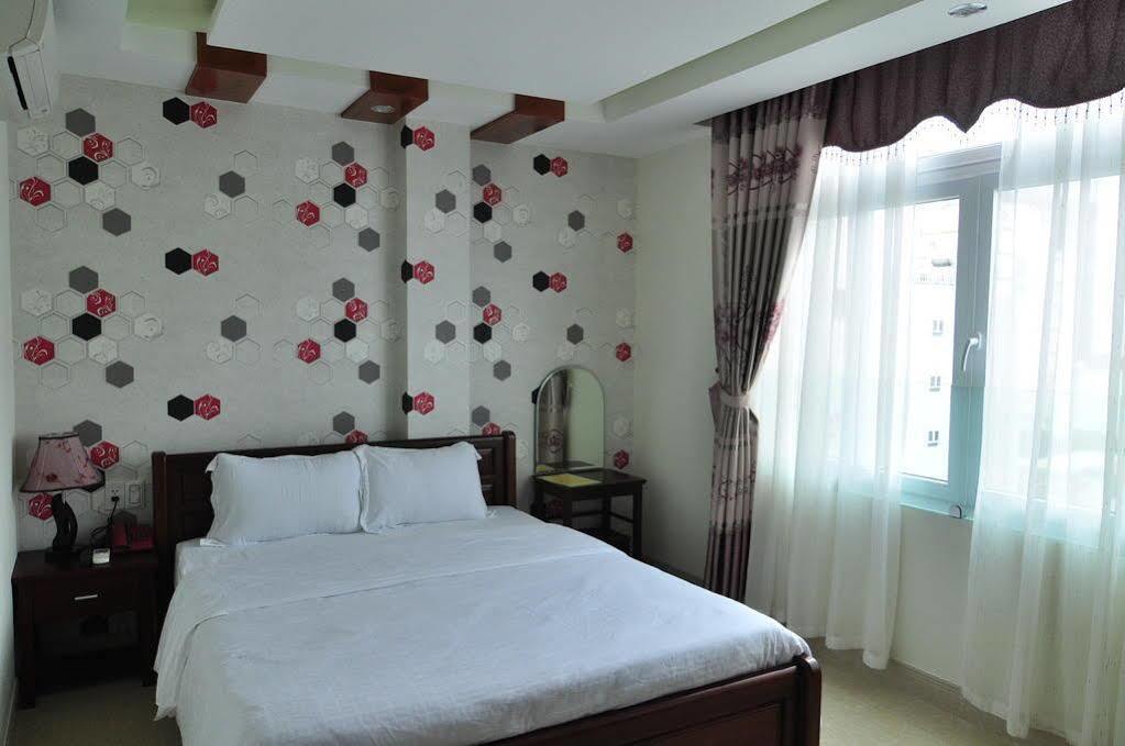 Red Rosemallow Da Nang