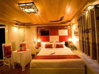Halong Legacy Cruise Hotel 3*