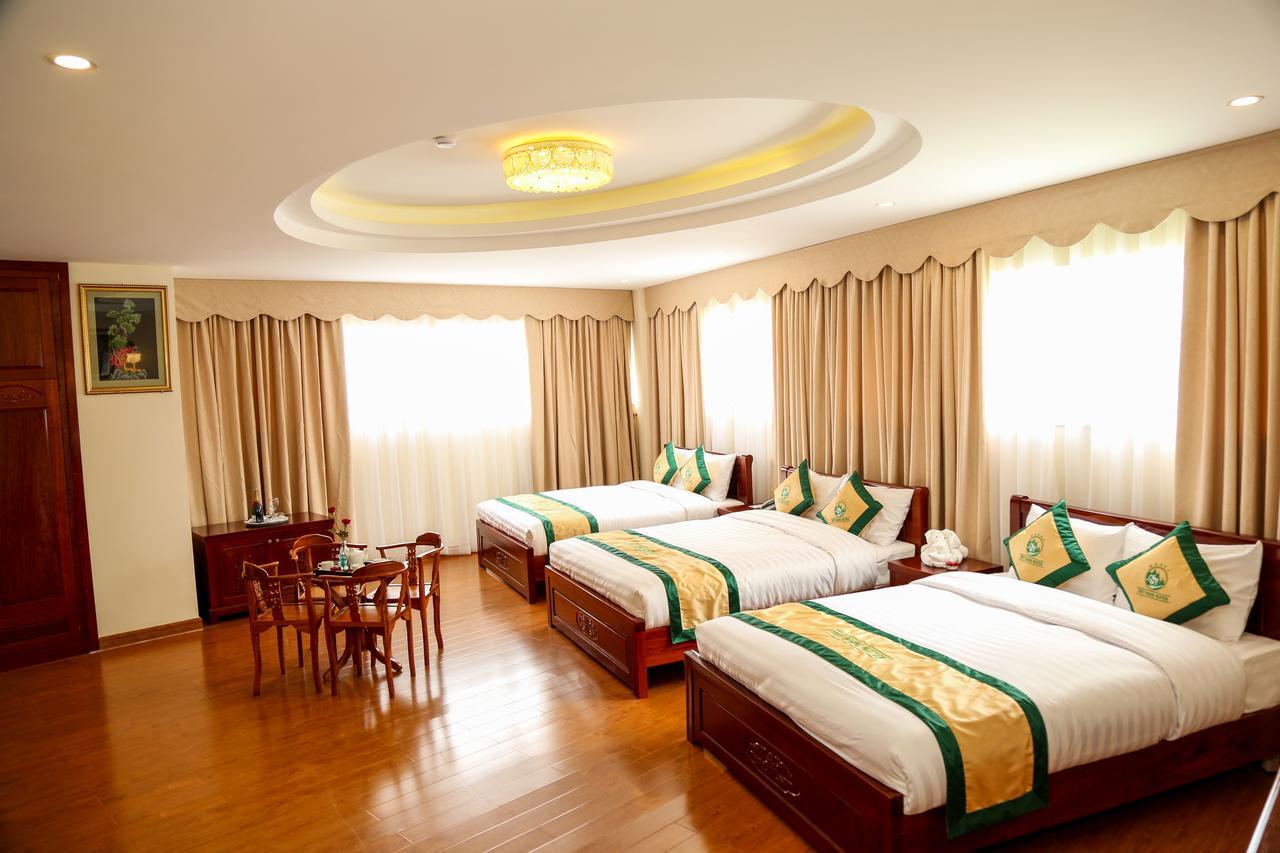 Thuy Hoang Nguyen & 4* Da Lat