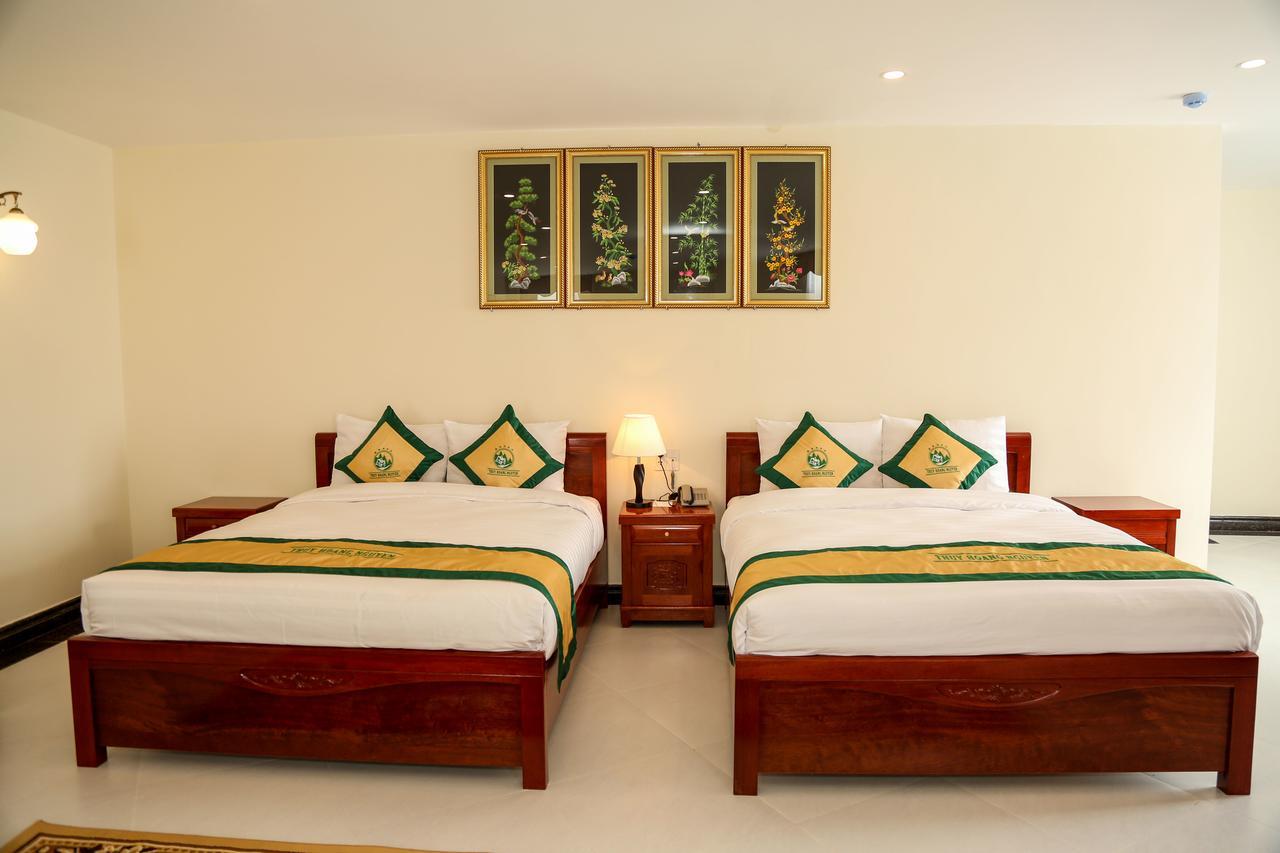 Thuy Hoang Nguyen & 4* Da Lat