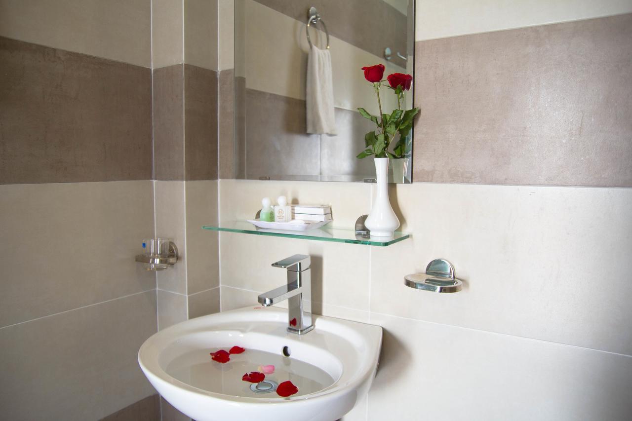 Hotel Poetic & 2*