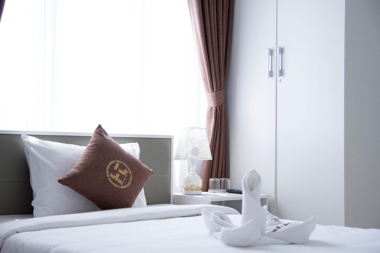 Poetic & Hotel Hue
