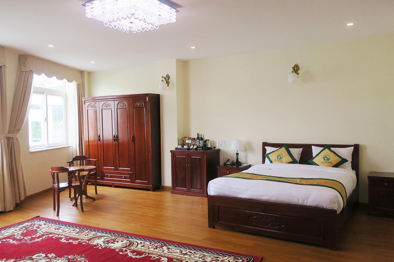 Thuy Hoang Nguyen & 4* Da Lat