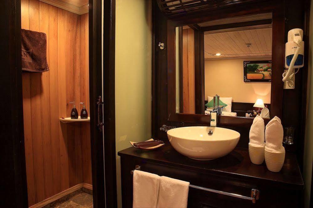 Glory Premium Cruises 4* Ha Long