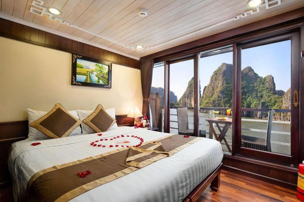 Glory Premium Cruises Hotel