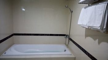 Hon Rom Central Beach Resort 3*