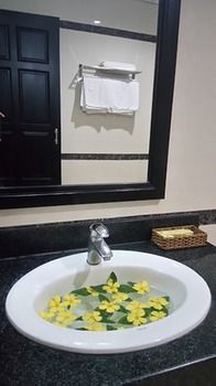 Hon Rom Central Beach Resort 3*