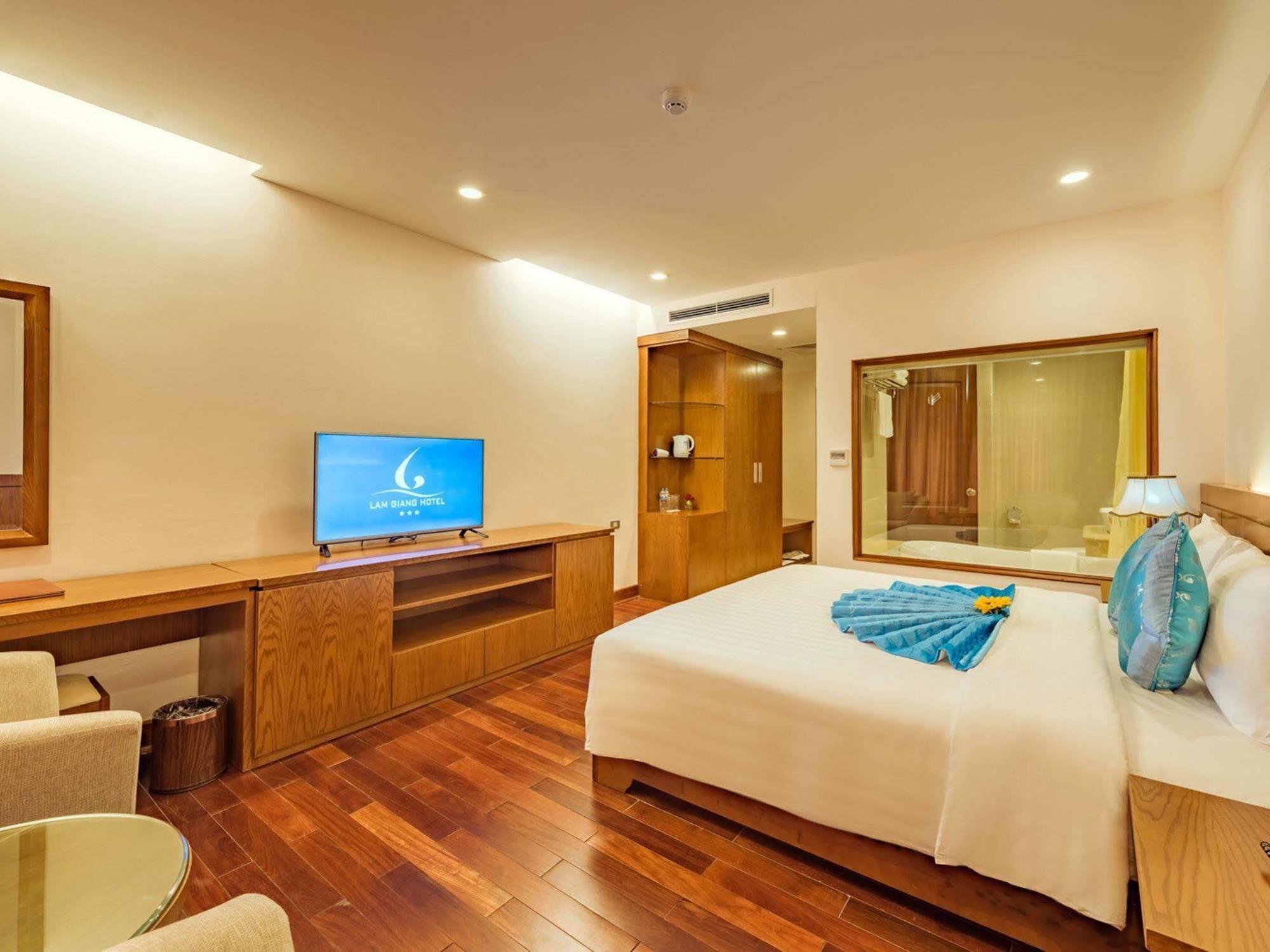 Lam Giang 3* Vinh