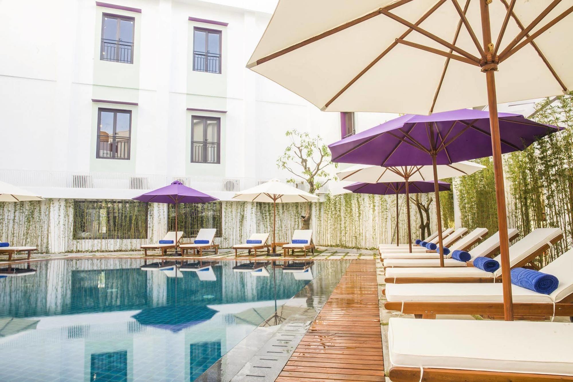 Khách sạn Emm 4*